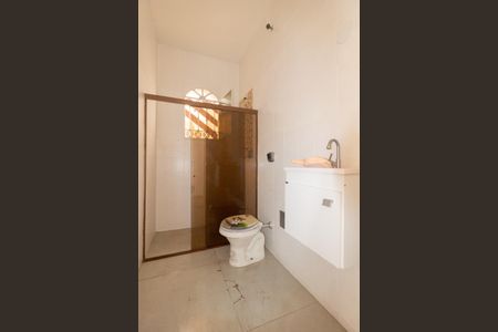 Casa para alugar com 180m², 4 quartos e 1 vaga Casa para alugar com 180m², 4 quartos e 1 vagaBanheiro social