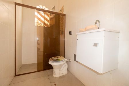 Casa para alugar com 180m², 4 quartos e 1 vaga Casa para alugar com 180m², 4 quartos e 1 vagaBanheiro social