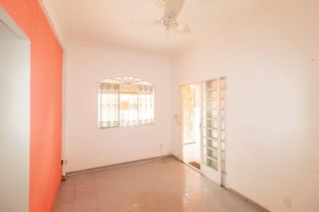 Casa para alugar com 180m², 4 quartos e 1 vaga Casa para alugar com 180m², 4 quartos e 1 vagaSala