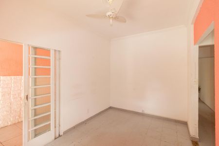 Casa para alugar com 180m², 4 quartos e 1 vaga Casa para alugar com 180m², 4 quartos e 1 vagaSala