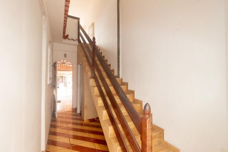 Casa para alugar com 180m², 4 quartos e 1 vaga Casa para alugar com 180m², 4 quartos e 1 vagaEscada