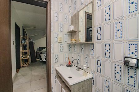 Banheiro da Garagem de casa à venda com 3 quartos, 302m² em Parque Santa Fé, Porto Alegre