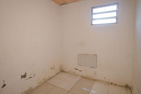 Quarto de casa para alugar com 1 quarto, 40m² em Inhoaiba, Rio de Janeiro