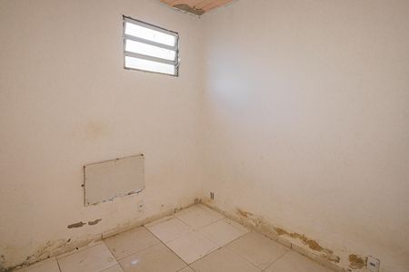 Quarto de casa para alugar com 1 quarto, 40m² em Inhoaiba, Rio de Janeiro