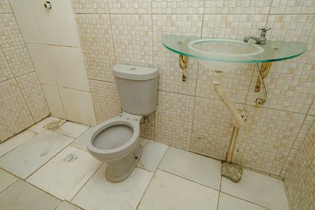 Banheiro de casa para alugar com 1 quarto, 40m² em Inhoaiba, Rio de Janeiro