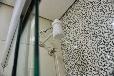 Banheiro - Chuveiro de kitnet/studio para alugar com 1 quarto, 30m² em João Pinheiro, Belo Horizonte