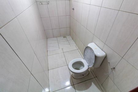 Banheiro de casa de condomínio para alugar com 2 quartos, 48m² em São Miguel Paulista, São Paulo