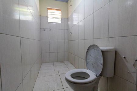 Banheiro de casa de condomínio para alugar com 2 quartos, 48m² em São Miguel Paulista, São Paulo