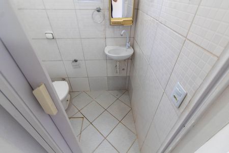 Banheiro de kitnet/studio para alugar com 1 quarto, 21m² em Cidade Universitária, Campinas