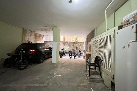 Garagem de kitnet/studio à venda com 1 quarto, 34m² em Copacabana, Rio de Janeiro