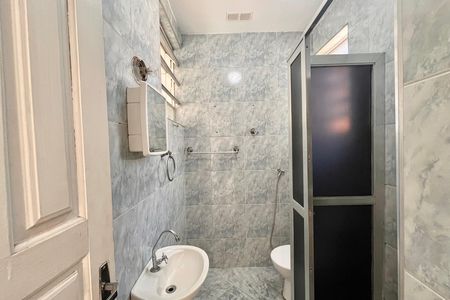 Banheiro  de kitnet/studio à venda com 1 quarto, 34m² em Copacabana, Rio de Janeiro