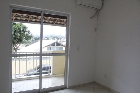 Casa de Condomínio para alugar com 4 quartos, 110m² em Taquara, Rio de Janeiro