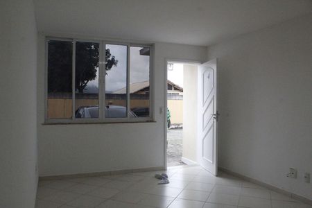 Casa de Condomínio para alugar com 4 quartos, 110m² em Taquara, Rio de Janeiro