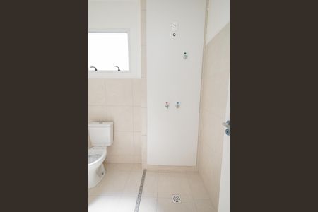 Banheiro de apartamento para alugar com 2 quartos, 45m² em Campo Grande, Rio de Janeiro