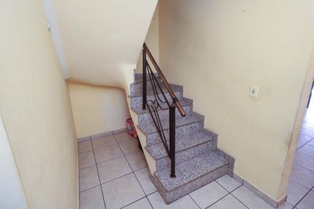 Casa para alugar com 276m², 3 quartos e 4 vagas Casa para alugar com 276m², 3 quartos e 4 vagasEscada