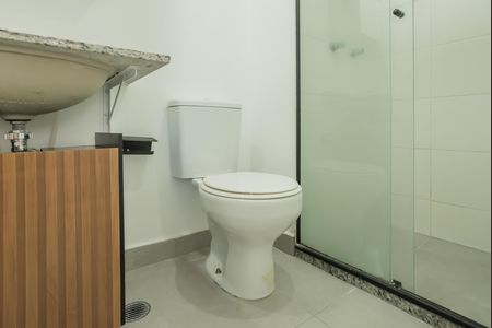 Banheiro de kitnet/studio para alugar com 1 quarto, 30m² em Chácara Inglesa, São Paulo