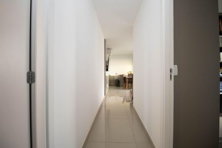 Apartamento à venda com 105m², 3 quartos e 3 vagas Apartamento à venda com 105m², 3 quartos e 3 vagasCorredor