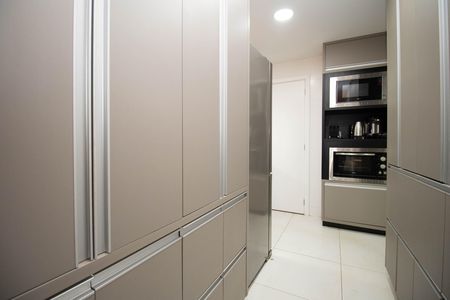Apartamento à venda com 105m², 3 quartos e 3 vagas Apartamento à venda com 105m², 3 quartos e 3 vagasCozinha e Área de Serviço