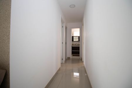 Apartamento à venda com 105m², 3 quartos e 3 vagas Apartamento à venda com 105m², 3 quartos e 3 vagasCorredor