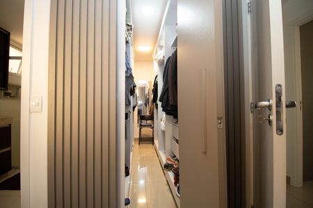 Apartamento à venda com 105m², 3 quartos e 3 vagas Apartamento à venda com 105m², 3 quartos e 3 vagasCloset da Suíte