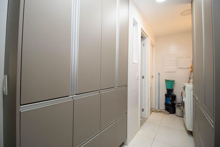 Apartamento à venda com 105m², 3 quartos e 3 vagas Apartamento à venda com 105m², 3 quartos e 3 vagasCozinha e Área de Serviço