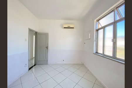 Apartamento para alugar com 71m², 2 quartos e sem vaga