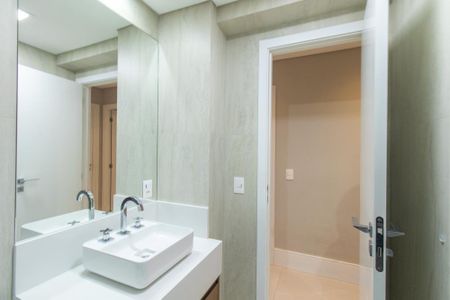 Apartamento à venda com 126m², 4 quartos e 2 vagas Apartamento à venda com 126m², 4 quartos e 2 vagasBanheiro Social