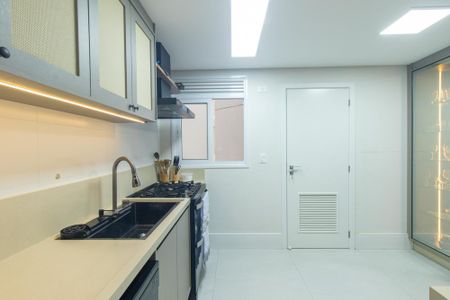 Apartamento à venda com 126m², 4 quartos e 2 vagas Apartamento à venda com 126m², 4 quartos e 2 vagasCozinha