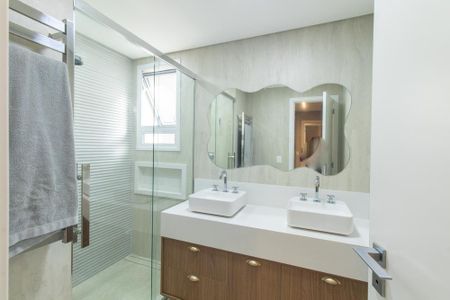 Apartamento à venda com 126m², 4 quartos e 2 vagas Apartamento à venda com 126m², 4 quartos e 2 vagasBanheiro da Suíte