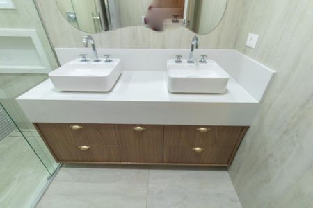 Apartamento à venda com 126m², 4 quartos e 2 vagas Apartamento à venda com 126m², 4 quartos e 2 vagasBanheiro da Suíte
