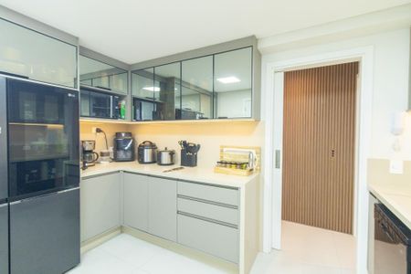 Apartamento à venda com 126m², 4 quartos e 2 vagas Apartamento à venda com 126m², 4 quartos e 2 vagasCozinha