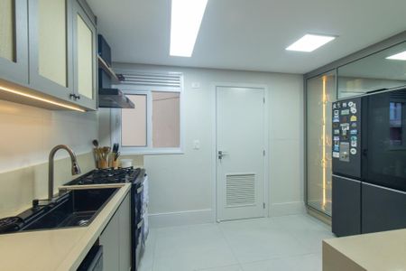 Apartamento à venda com 126m², 4 quartos e 2 vagas Apartamento à venda com 126m², 4 quartos e 2 vagasCozinha