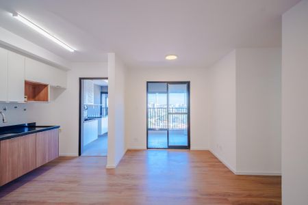Sala de apartamento para alugar com 3 quartos, 69m² em Caxingui, São Paulo