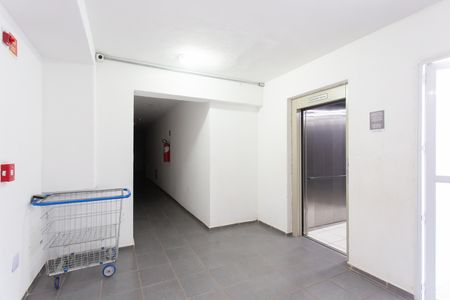 Apartamento à venda com 44m², 2 quartos e sem vaga Apartamento à venda com 44m², 2 quartos e sem vagaHall Social