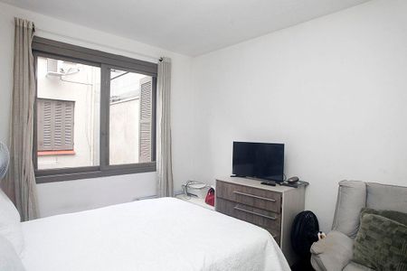 Quarto de kitnet/studio à venda com 1 quarto, 45m² em Azenha, Porto Alegre