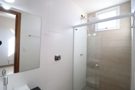 Banheiro do Quarto 3 de apartamento para alugar com 3 quartos, 84m² em Segismundo Pereira, Uberlândia