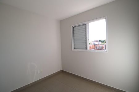 Quarto 2 de apartamento para alugar com 3 quartos, 84m² em Segismundo Pereira, Uberlândia