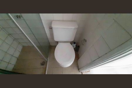 Banheiro de apartamento para alugar com 2 quartos, 46m² em Quitaúna, Osasco