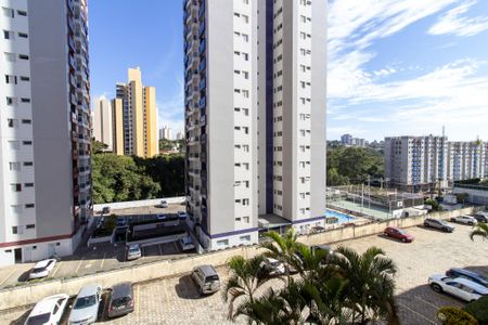 Vista da sala de apartamento para alugar com 2 quartos, 62m² em Mansões Santo Antônio, Campinas