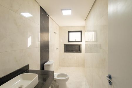 Casa de condomínio à venda com 130m², 3 quartos e 2 vagas Casa de condomínio à venda com 130m², 3 quartos e 2 vagasBnaheiro da suite