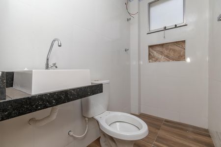 Banheiro de apartamento para alugar com 2 quartos, 54m² em Jaqueline, Belo Horizonte