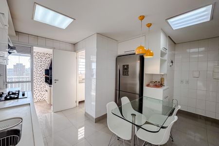 Apartamento para alugar com 124m², 3 quartos e 3 vagas