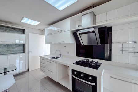 Apartamento para alugar com 124m², 3 quartos e 3 vagas