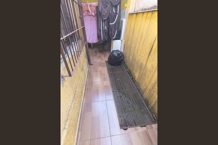 Casa à venda com 100m², 3 quartos e 2 vagas Casa à venda com 100m², 3 quartos e 2 vagasVaranda