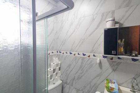 Casa à venda com 100m², 3 quartos e 2 vagas Casa à venda com 100m², 3 quartos e 2 vagasBanheiro da Suíte