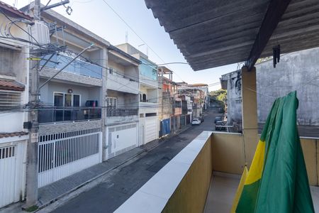 Casa à venda com 100m², 3 quartos e 2 vagas Casa à venda com 100m², 3 quartos e 2 vagasVaranda