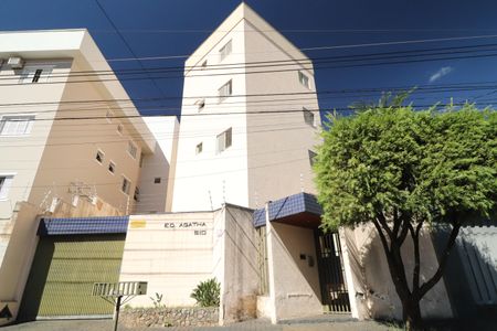 Fachada de apartamento para alugar com 2 quartos, 63m² em Saraiva, Uberlândia