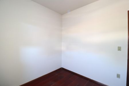 Quarto 2 de apartamento para alugar com 2 quartos, 63m² em Saraiva, Uberlândia