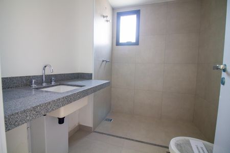 Apartamento à venda com 167m², 4 quartos e 2 vagas Apartamento à venda com 167m², 4 quartos e 2 vagasBanheiro da Suíte 2
