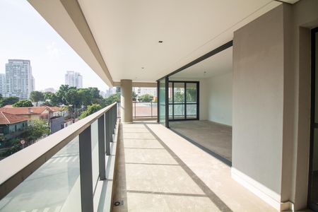 Apartamento à venda com 167m², 4 quartos e 2 vagas Apartamento à venda com 167m², 4 quartos e 2 vagasVaranda